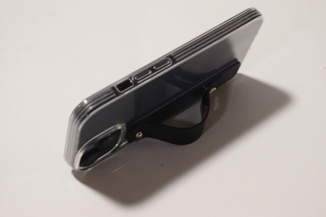 セリア スマホバンド クリア＆ブラック 使用例 スマホスタンド