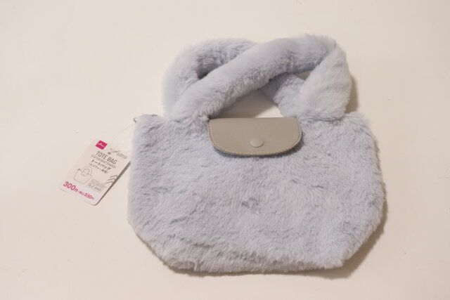 ダイソーのエコファー舟形トートバッグのパッケージ