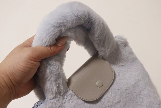 ダイソーのふわもこエコファー舟形トートバッグ