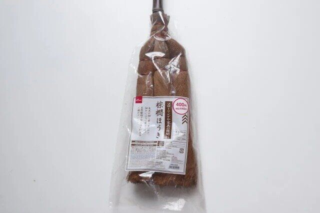 ダイソー 棕櫚ほうき パッケージ