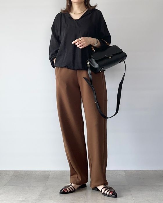 UNIQLOのブラウンの「ドライスウェットカーブパンツ」