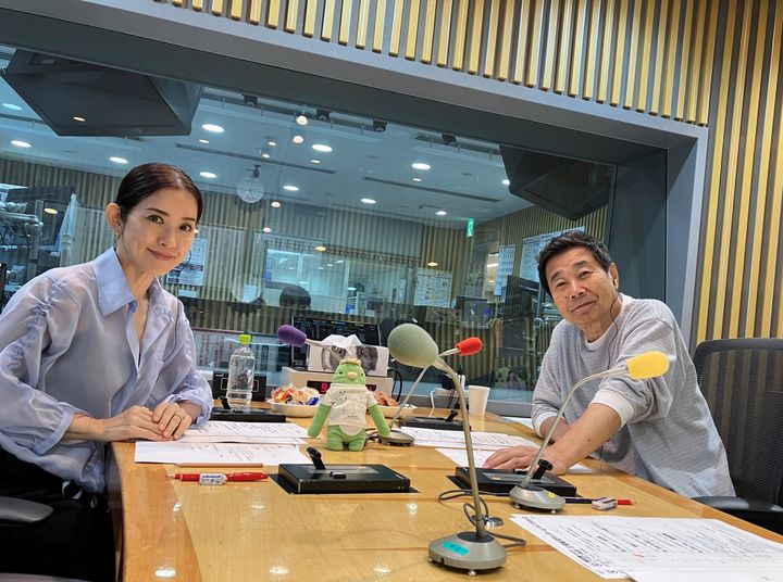 右から三宅裕司、江口ともみ