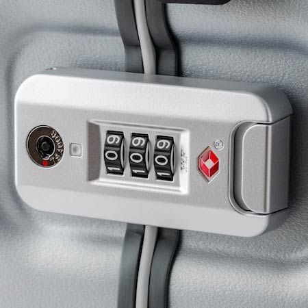 LEGEND WALKER初旗艦店記念モデル。最先端の機能美スーツケースOMOTESANDOを限定発売