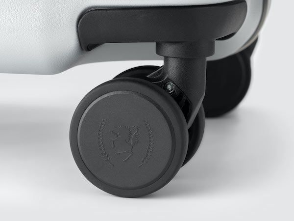 LEGEND WALKER初旗艦店記念モデル。最先端の機能美スーツケースOMOTESANDOを限定発売