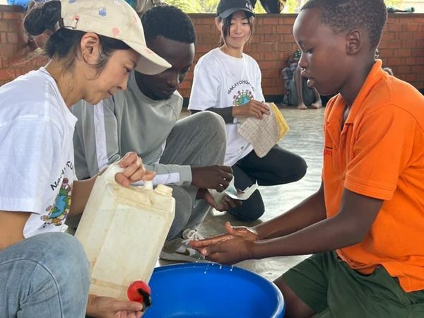 広島県三次市の児童が開発した石けんをルワンダへ。現地で“命を守る手洗い”を伝授