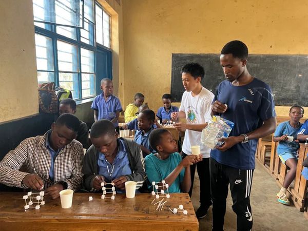 広島県三次市の児童が開発した石けんをルワンダへ。現地で“命を守る手洗い”を伝授