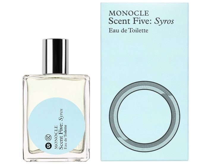 おなじみのミニマルなボトルとパッケージデザインのカラーに、5作目はライトブルーを採用。モノクル セント ファイブ シロス 50ml ￥21,780（9月12日より阪急うめだ本店 コム デ ギャルソン パルファム先行、10月初旬より順次取り扱い店舗にて発売）