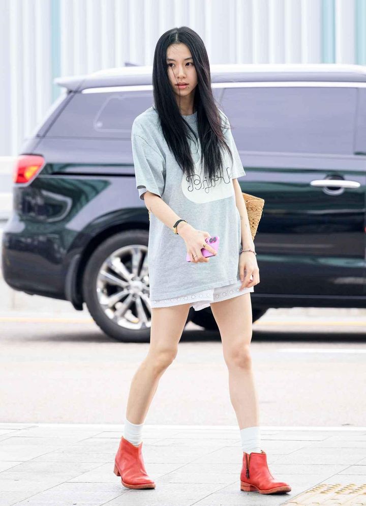 画像: 【TWICE チェヨン】レッドブーツで視線を独占