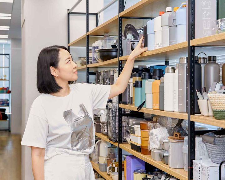 画像: 映画の世界から再びアパレルへ