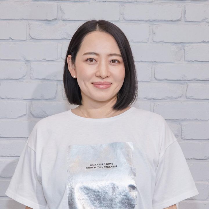 画像: 株式会社アダストリアが運営する〈LAKOLE〉でプレスを担当しつつ、週末はネイリストとしても活躍している成田泉さん。