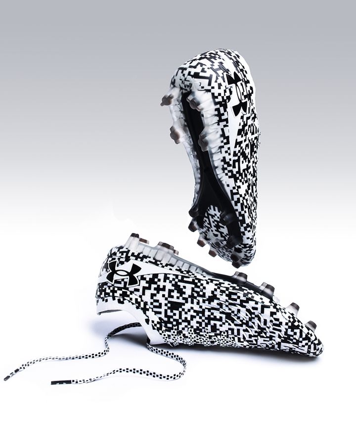 Jリーグ屈指のFW鈴木優磨の最新スパイクが日本でも発売中！“ダズル迷彩”な幾何学模様グラフィック