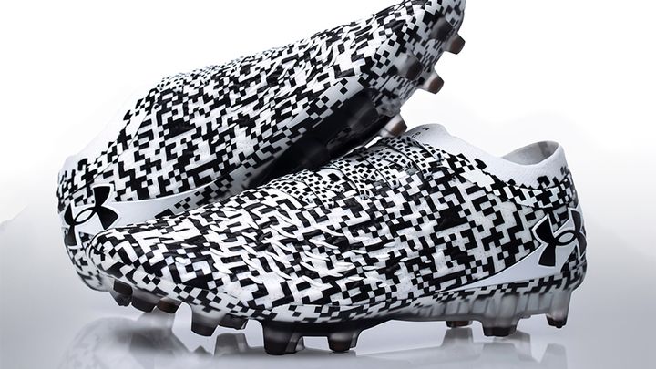 Jリーグ屈指のFW鈴木優磨の最新スパイクが日本でも発売中！“ダズル迷彩”な幾何学模様グラフィック