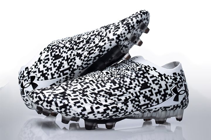 Jリーグ屈指のFW鈴木優磨の最新スパイクが日本でも発売中！“ダズル迷彩”な幾何学模様グラフィック