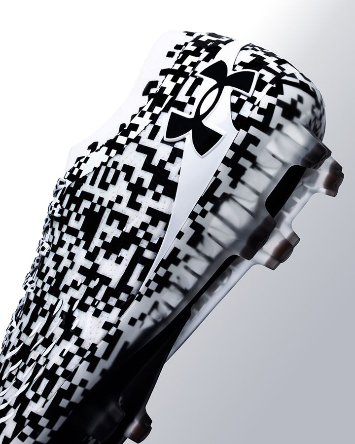 Jリーグ屈指のFW鈴木優磨の最新スパイクが日本でも発売中！“ダズル迷彩”な幾何学模様グラフィック