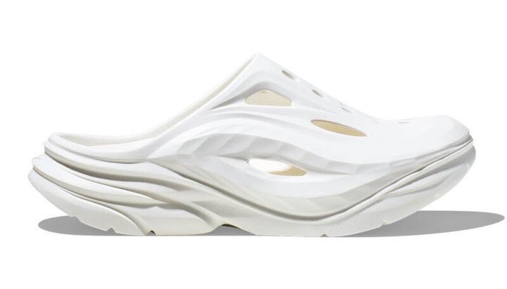 「オラ ミュール」［ヒール3cm］1万3200円（ホカ®／デッカーズジャパン）