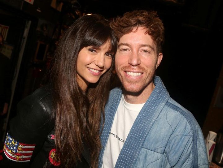 画像: 2020年から交際をスタートしたニーナ・ドブレフとショーン・ホワイト