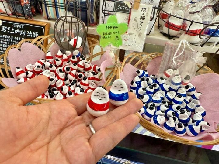 会津さざえ堂 売店 起き上がりこぼし