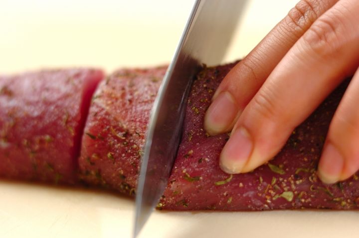 豚ヒレ肉のロースト タイム風味の作り方1