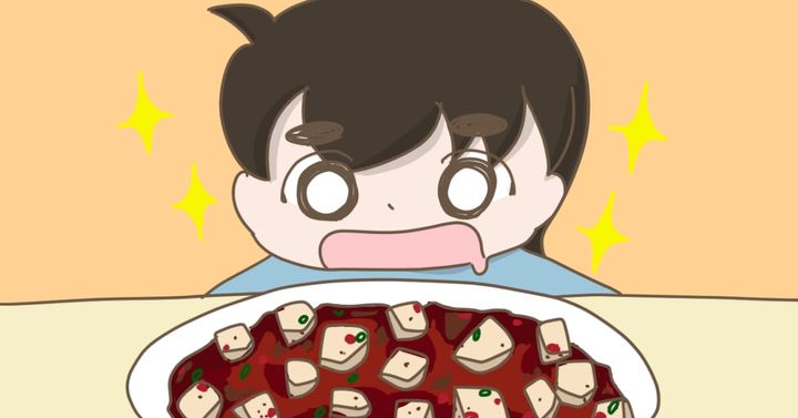 大好きなマーボー豆腐を前にした息子（べっこうあめアマミさん作）