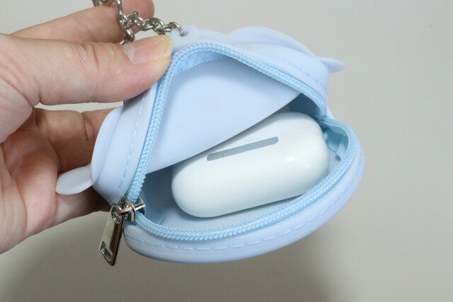 ダイソーのシリコーンポーチ（ミッキー／ミニー）DC9にワイヤレスイヤホンを入れる