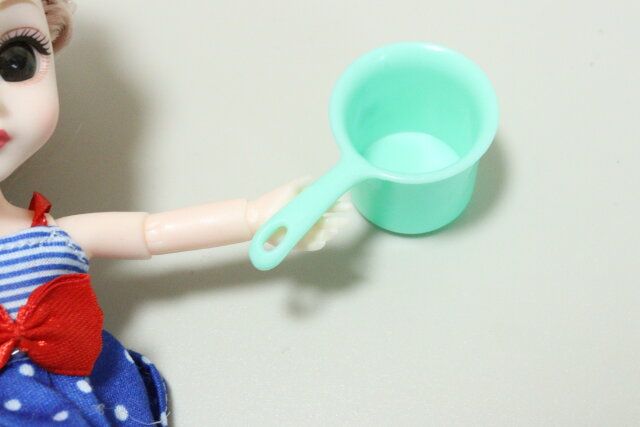 ダイソー キーホルダー（風呂椅子と湯おけ） 湯おけ 使用例 ミニチュア ドール