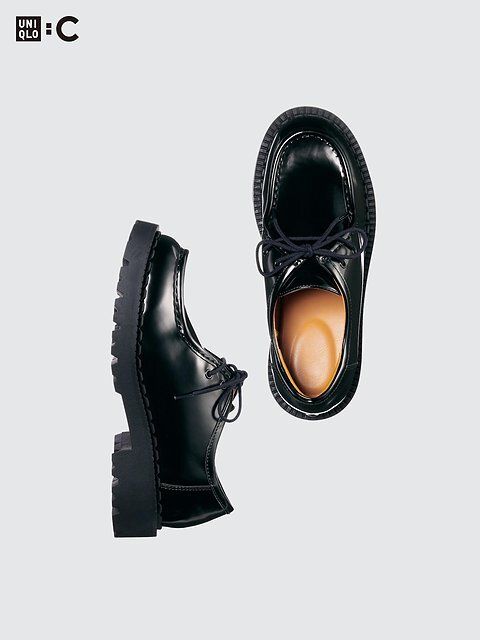 ユニクロのレースアップシューズ