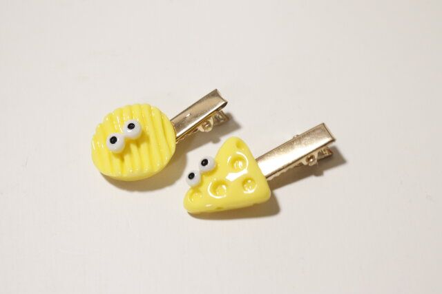 セリアのミニ目玉ヘアクリップ2P5