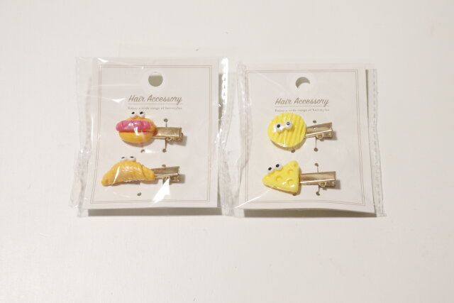 セリアのミニ目玉ヘアクリップ2P1
