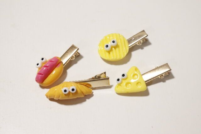 セリアのミニ目玉ヘアクリップ2P2