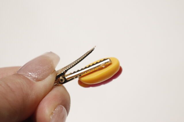 セリアのミニ目玉ヘアクリップ2P4