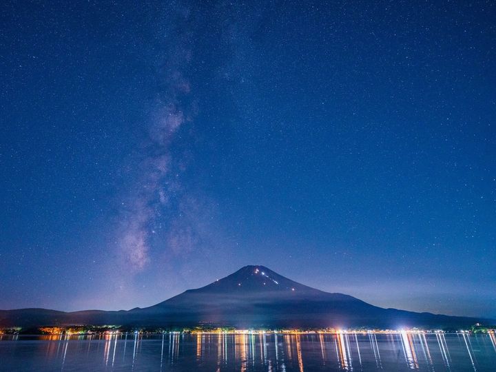 All About ニュース編集部が全国228人を対象に実施した「中部地方のお月見スポットに関するアンケート」の調査結果から、好き＆行ってみたい「山梨県のお月見スポット」ランキングを発表！ 2位「山中湖」を抑えた1位は？