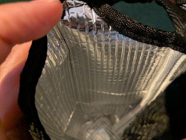 ボトルケース内側はアルミシート（保冷・保温対応）