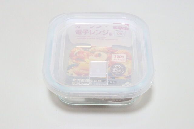 ダイソー 正方形保存容器（エア弁付き、670mL） パッケージ