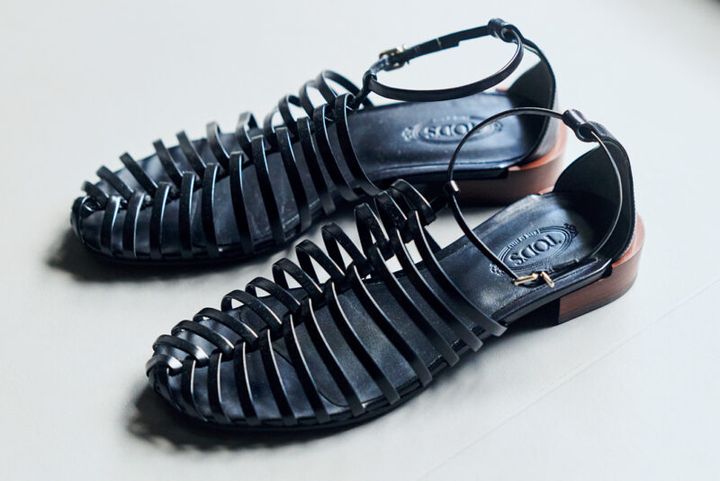 足もとはサンダルで涼しげに