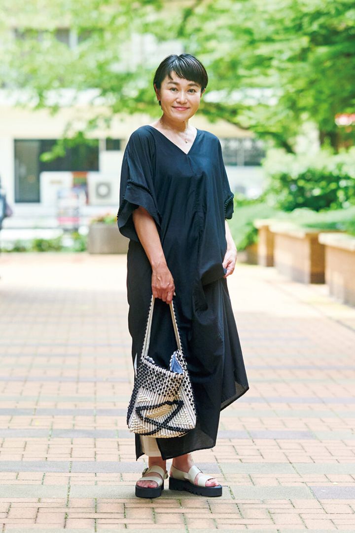 夏のモノトーンコーデは白を効かせて涼やかに