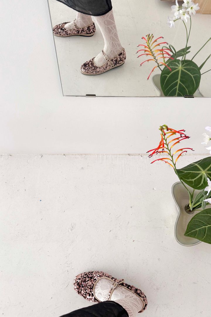 2025年秋冬婦人靴◇ 新しい季節を楽しむ、きれいな色のフラットシューズ【ささやかですてきなもの 大谷有紀 vol.254】