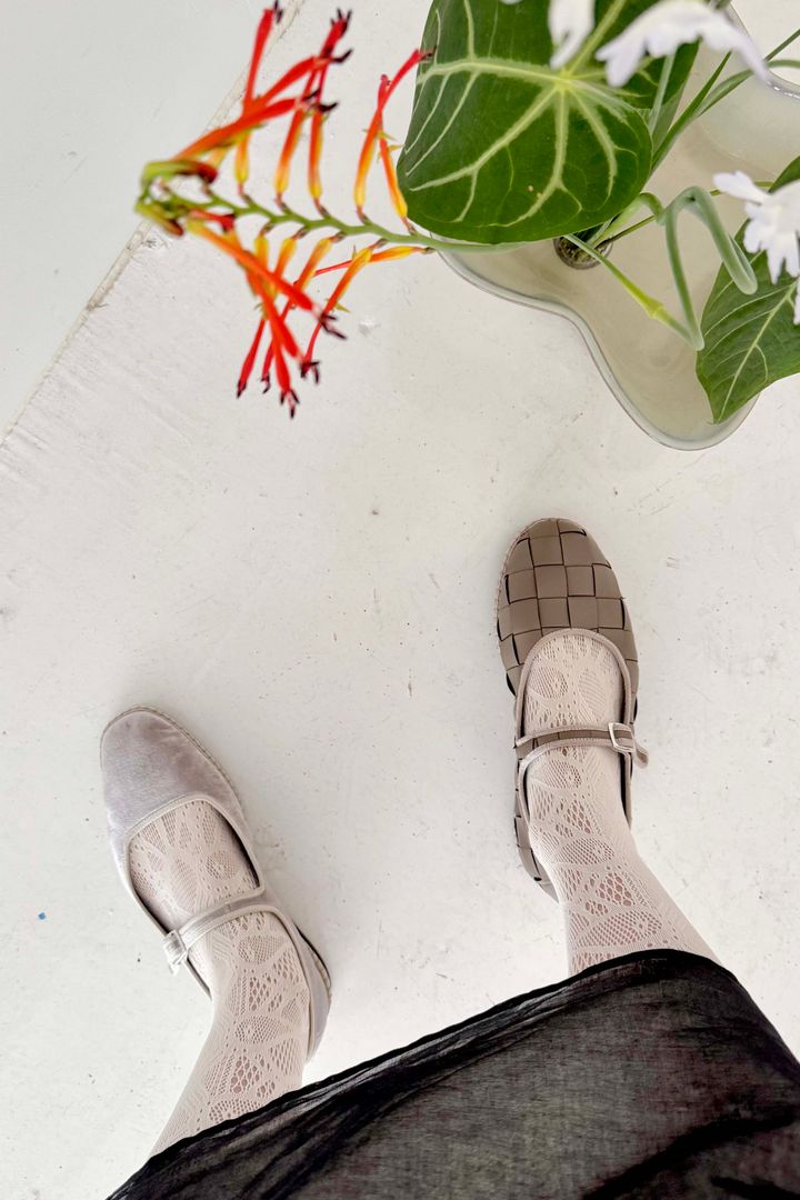 2025年秋冬婦人靴◇ 新しい季節を楽しむ、きれいな色のフラットシューズ【ささやかですてきなもの 大谷有紀 vol.254】