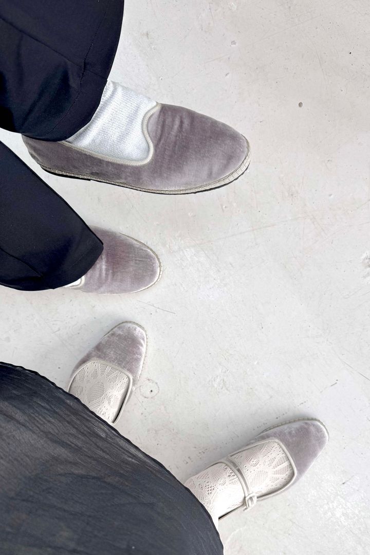 2025年秋冬婦人靴◇ 新しい季節を楽しむ、きれいな色のフラットシューズ【ささやかですてきなもの 大谷有紀 vol.254】