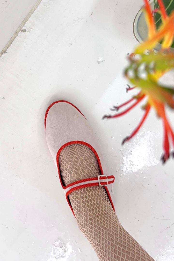 2025年秋冬婦人靴◇ 新しい季節を楽しむ、きれいな色のフラットシューズ【ささやかですてきなもの 大谷有紀 vol.254】