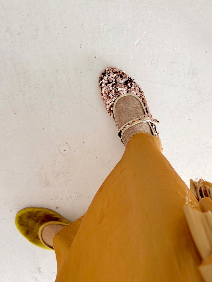 2025年秋冬婦人靴◇ 新しい季節を楽しむ、きれいな色のフラットシューズ【ささやかですてきなもの 大谷有紀 vol.254】