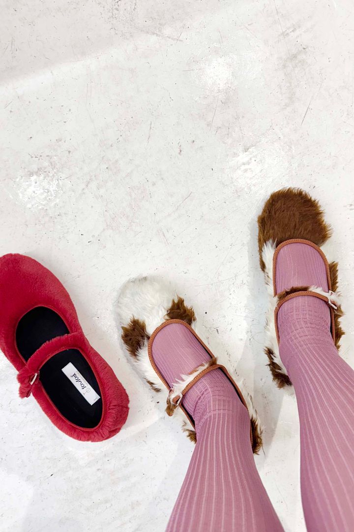 2025年秋冬婦人靴◇ 新しい季節を楽しむ、きれいな色のフラットシューズ【ささやかですてきなもの 大谷有紀 vol.254】