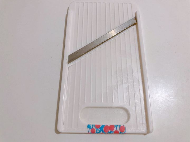 カットしたクリアファイルをマスキングテープでスライサーにつける