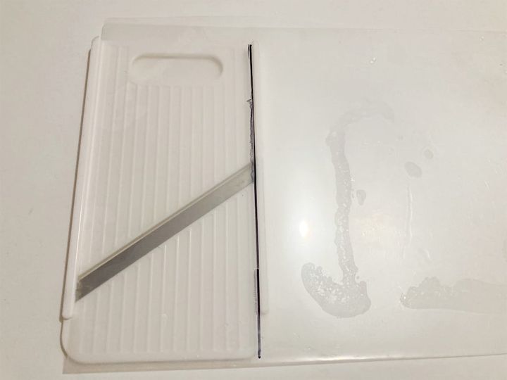 スライサーの幅に合わせてクリアファイルに線を引く