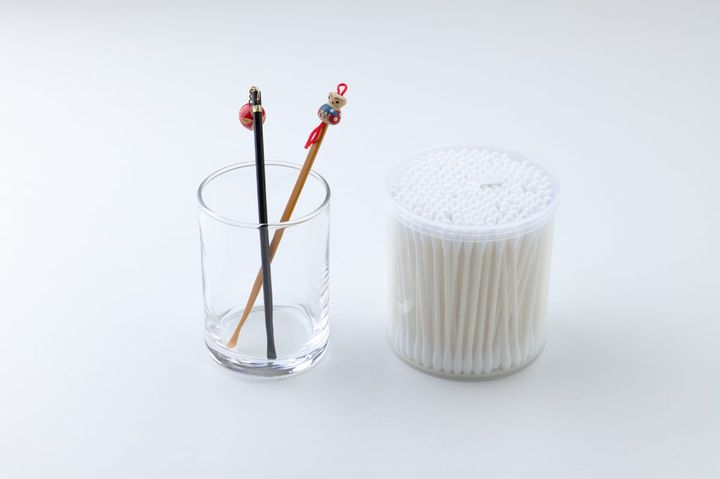 耳掃除をするときは耳かきと綿棒のどちらを使うのが望ましい？