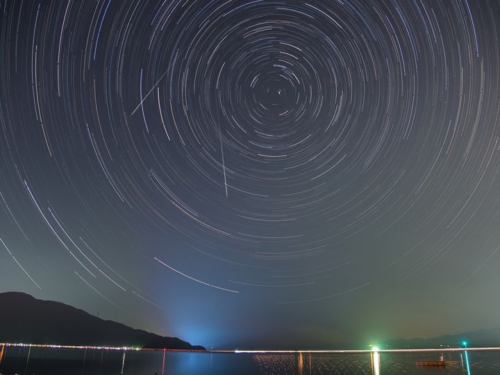 All About ニュース編集部が全国228人を対象に実施した「中部地方のお月見スポットに関するアンケート」の調査結果から、好き＆行ってみたい「福井県のお月見スポット」ランキングを発表！ 「若狭湾」を抑えた同率1位は？