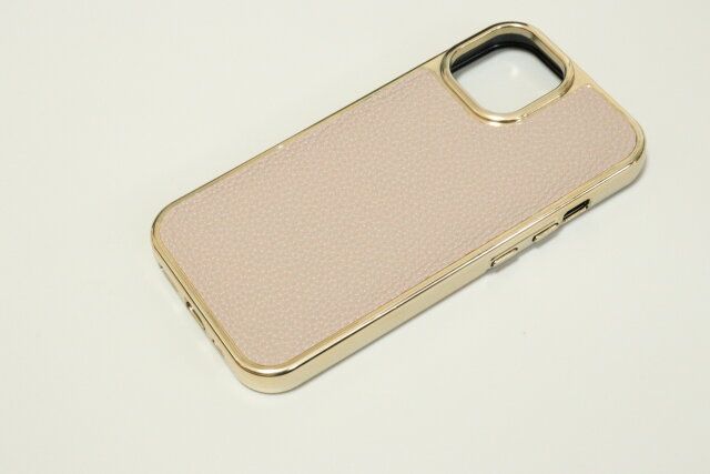 ダイソーのスマホケース（合皮、アイフォーン15用）2