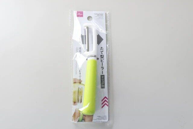 ダイソー たて型ピーラー（グリップ付） パッケージ