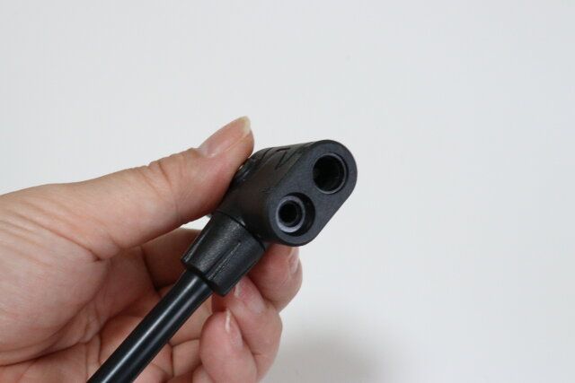 ダイソーの折りたたみスタンド式エアーポンプ（SG付）の口金