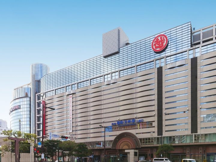 リクルートは、福岡県に住む20歳以上の男女を対象に調査を行い、「SUUMO住みたい街ランキング2025 福岡県版/福岡市版」として発表しました。福岡県民が選ぶ「住みたい沿線」ランキングの2位は「西鉄天神大牟田線」、1位は？