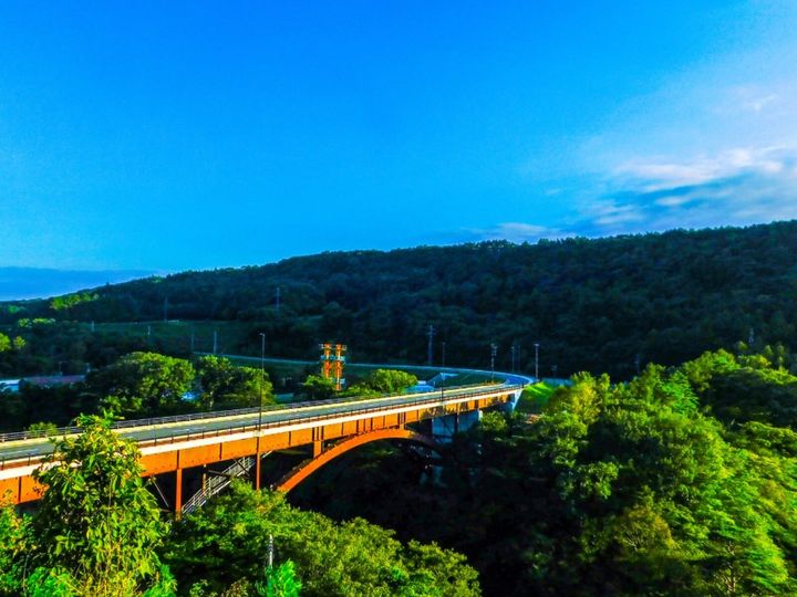 雄大な景色に溶け込み、私たちの生活を静かに見守るダム。All About ニュース編集部が実施した「ダム（東北地方）」に関するアンケートの調査結果から、「好き＆行ってみたい福島県のダム」ランキングを発表します。2位「赤坂ダム」を抑えた1位は？